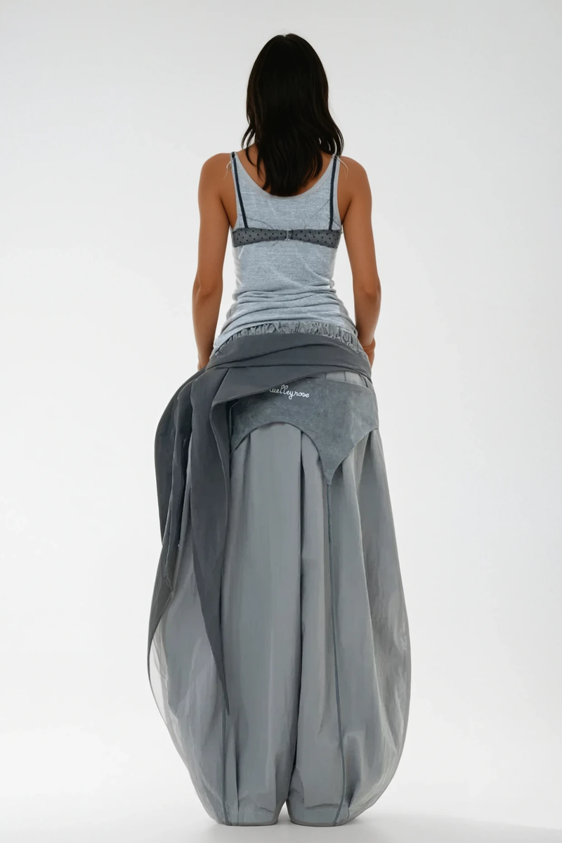 Effortlessly Elegant Pants with a Timeless Design