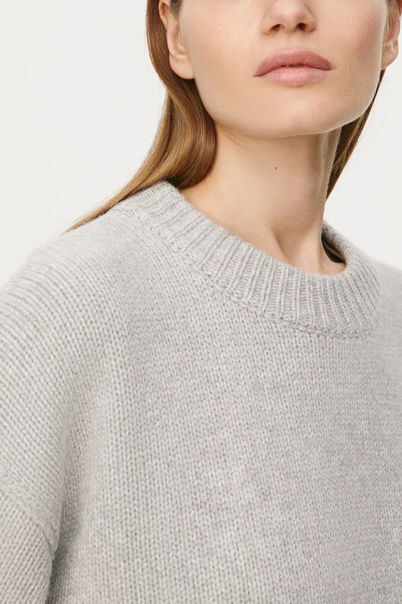 Well Tailored Sweater with a Graceful Silhouette