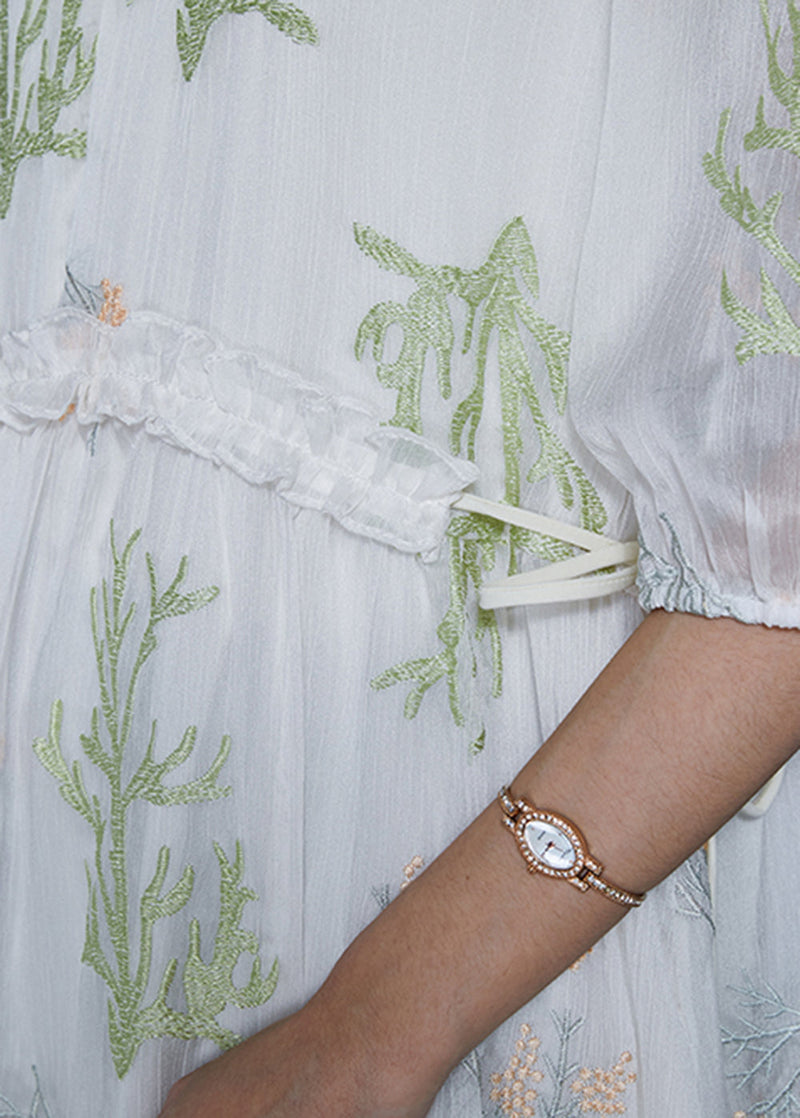 Beautifully Finished Dress in a Timeless Design