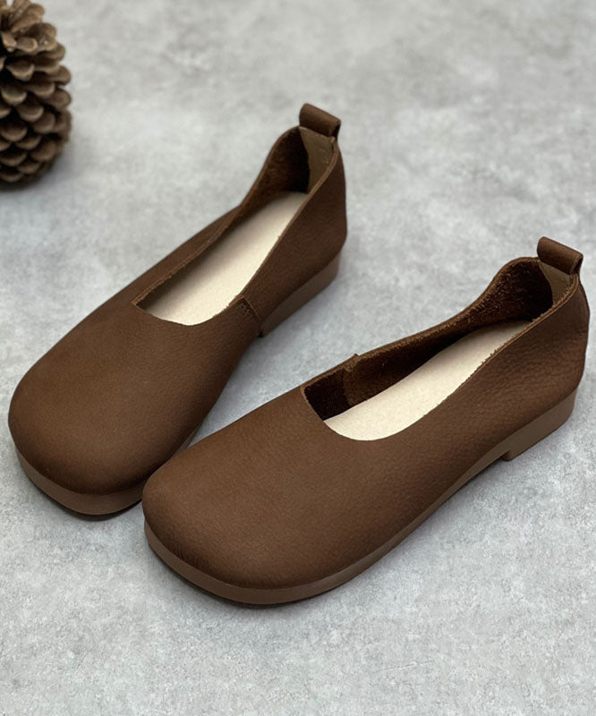 Effortlessly Elegant Shoes with a Timeless Design