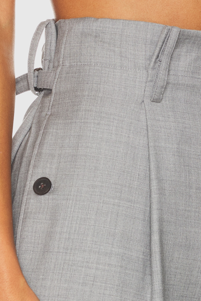 Elegantly Styled Trousers for Everyday Wear