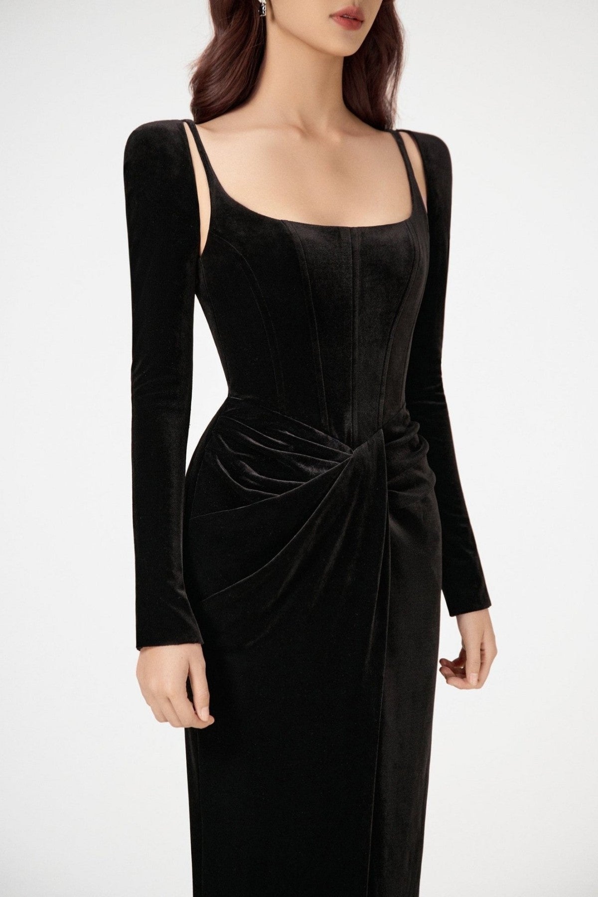 Well Tailored Dress with a Graceful Silhouette