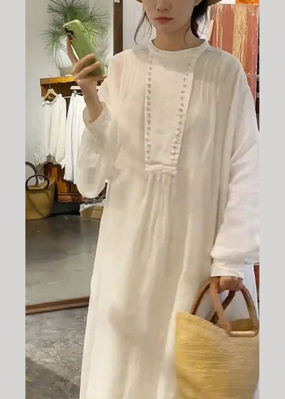 Well Tailored Dress with a Graceful Silhouette