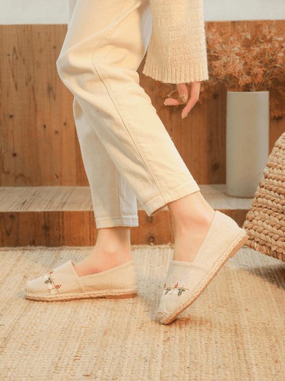 Effortlessly Elegant Garment with a Timeless Design