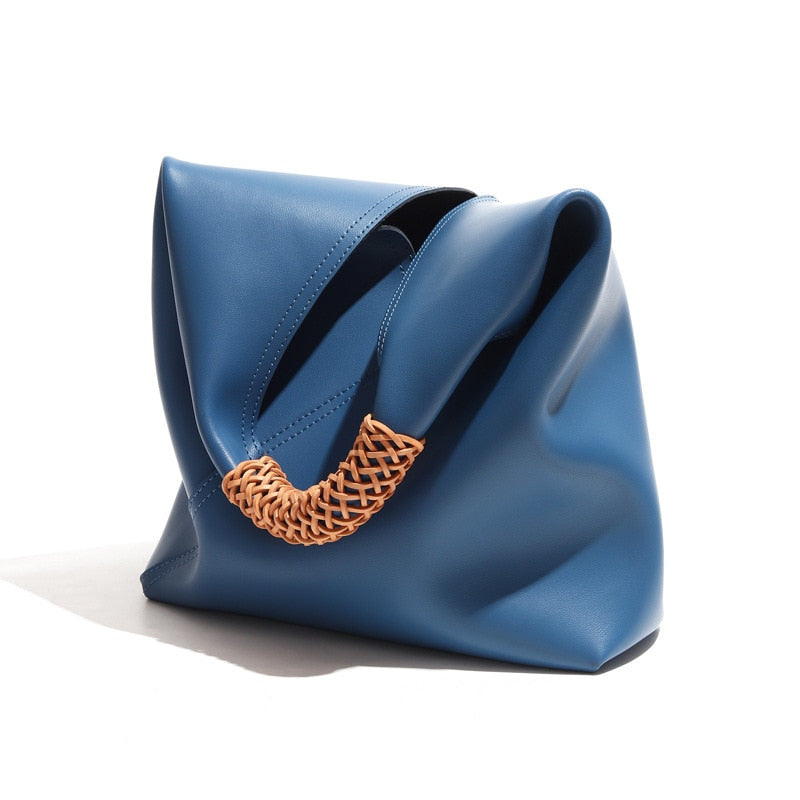 Gracefully Styled Bag for Any Occasion