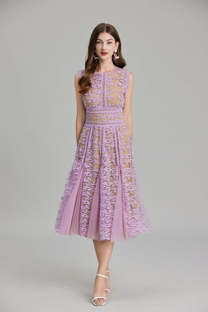 Well Tailored Dress with a Graceful Silhouette