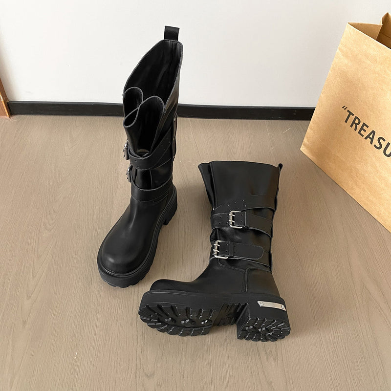 Well Tailored Boots with a Graceful Silhouette