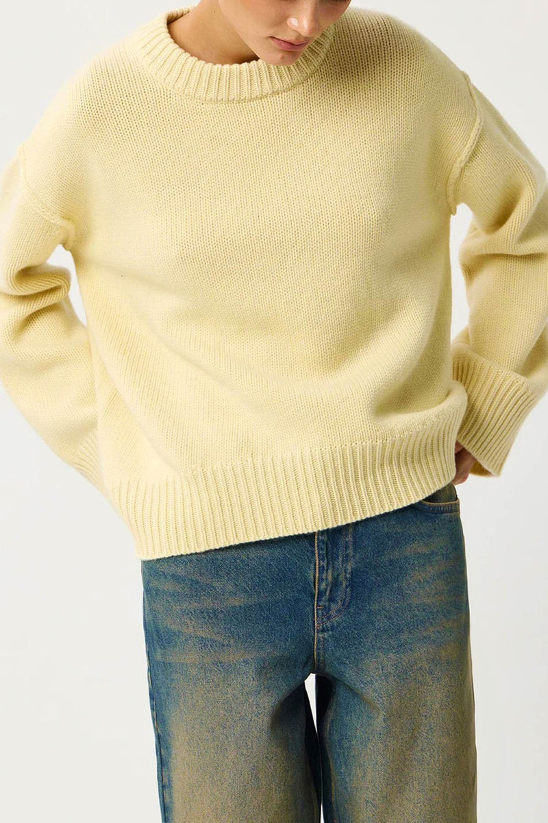Well Tailored Sweater with a Graceful Silhouette