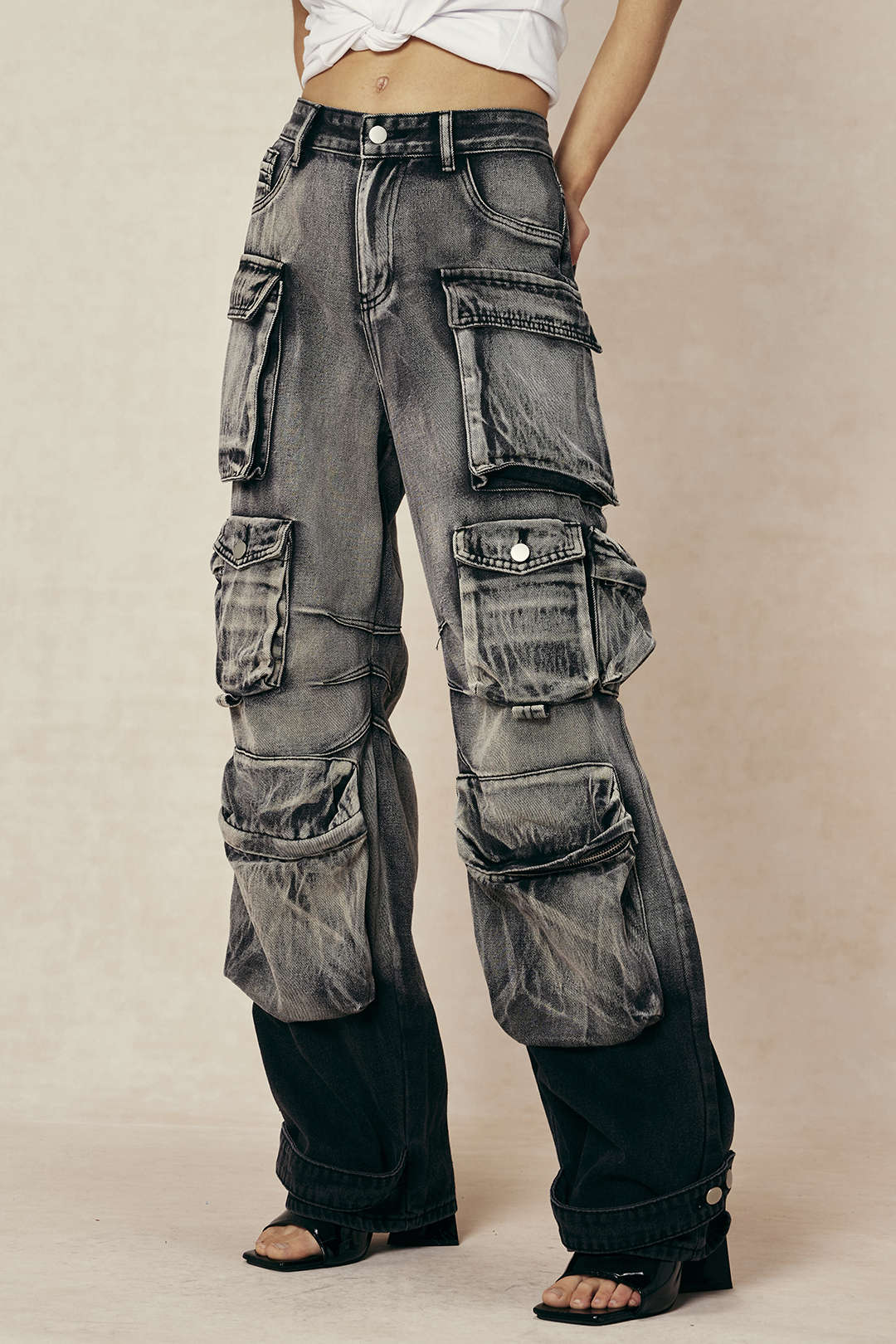 Well Tailored Pants with a Graceful Silhouette
