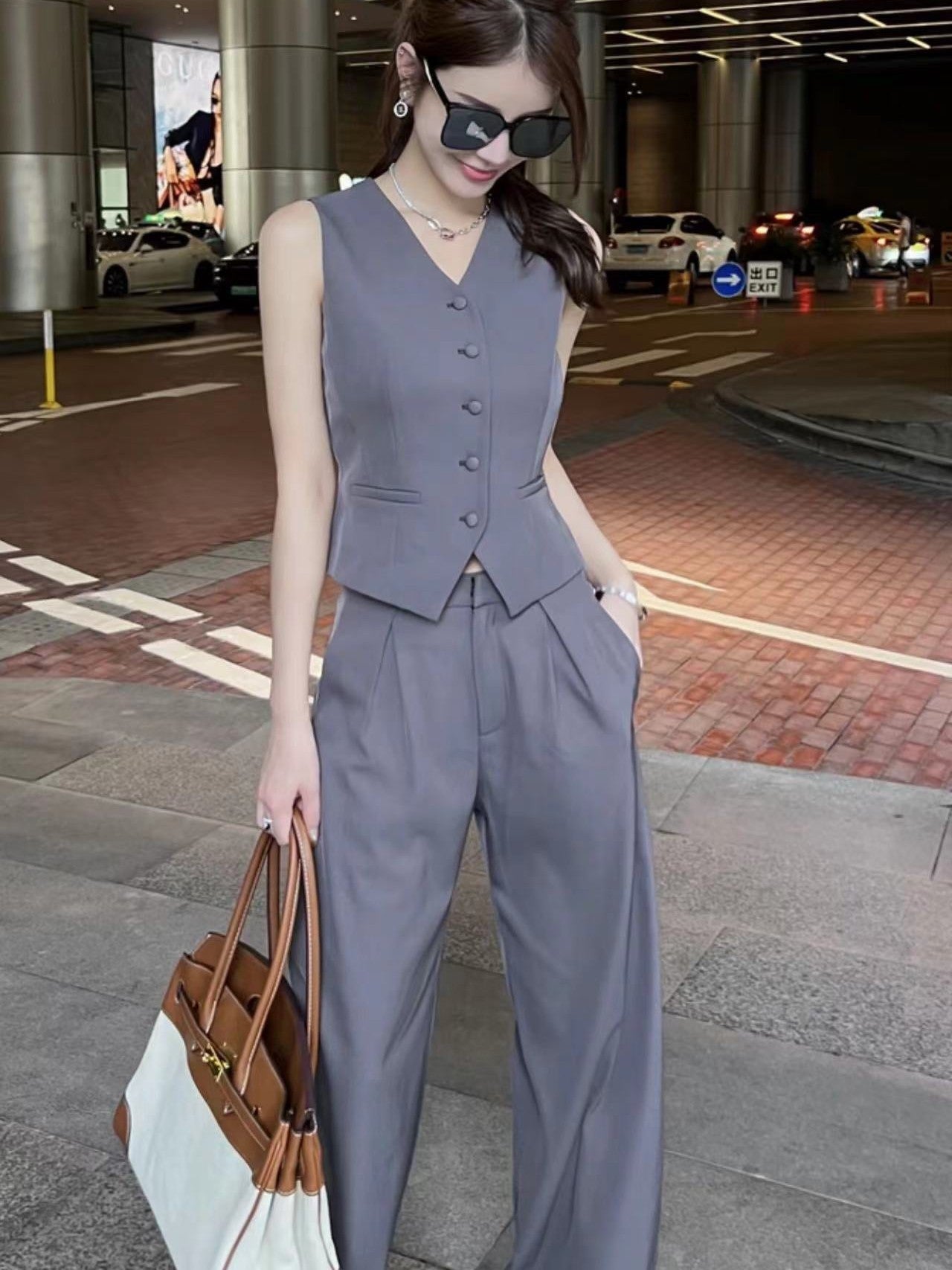 Beautifully Finished Coat in a Timeless Design