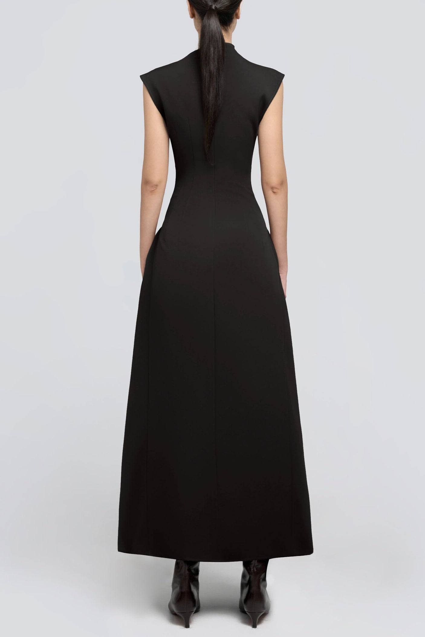 Well Tailored Dress with a Graceful Silhouette