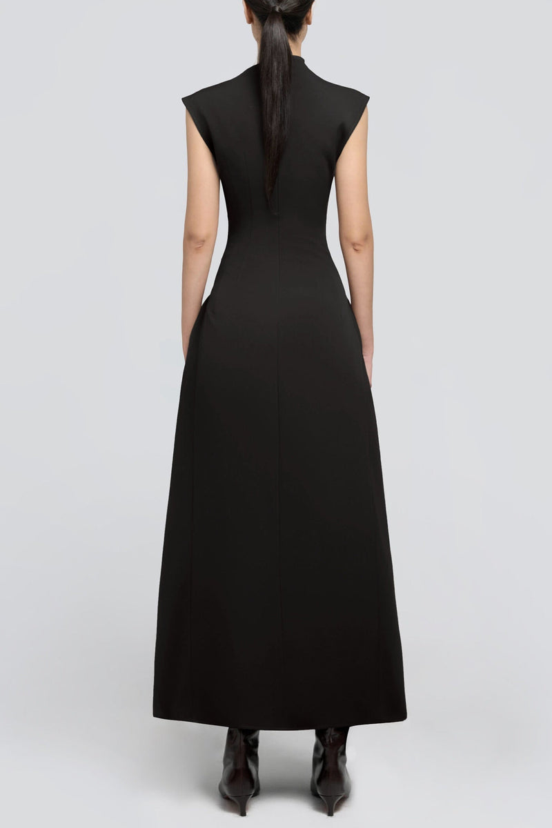 Well Tailored Dress with a Graceful Silhouette
