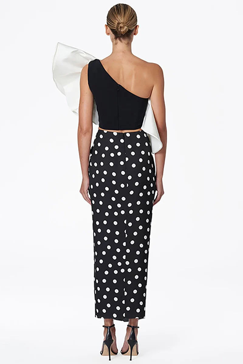 Sophisticated Garment with a Clean Classic Look