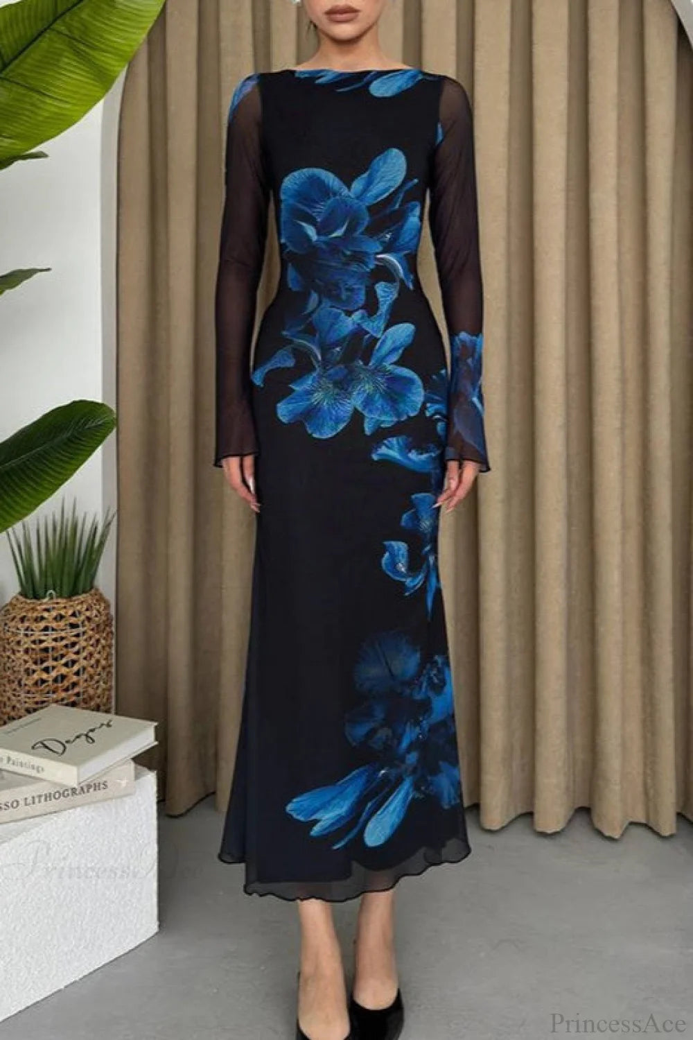 Effortlessly Elegant Dress with a Timeless Design