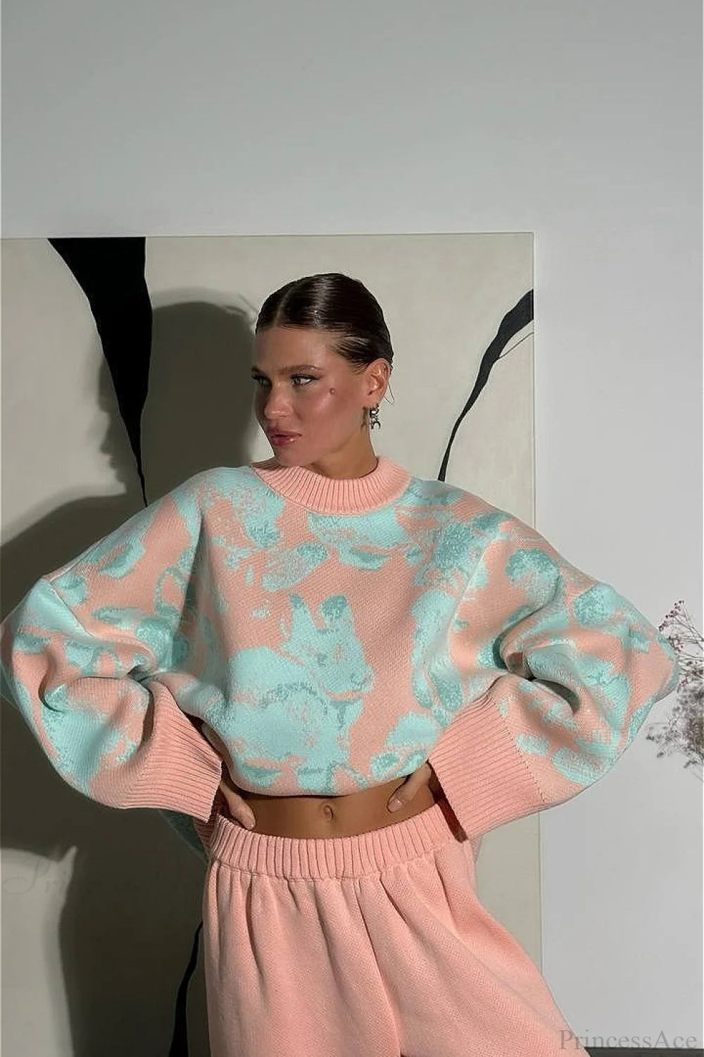 Well Tailored Sweater with a Graceful Silhouette