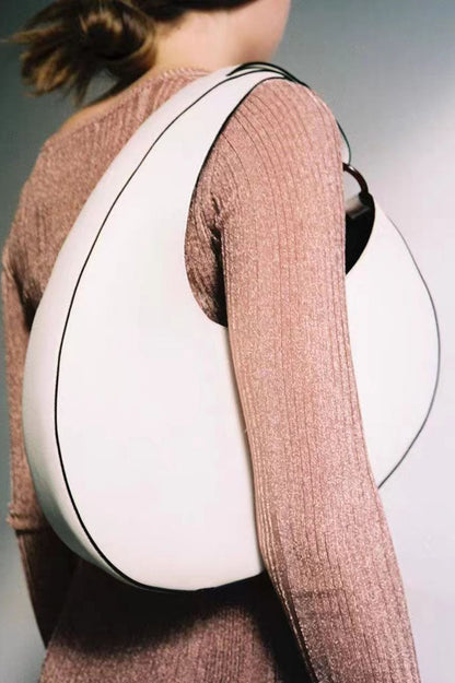 Beautifully Finished Bag in a Timeless Design