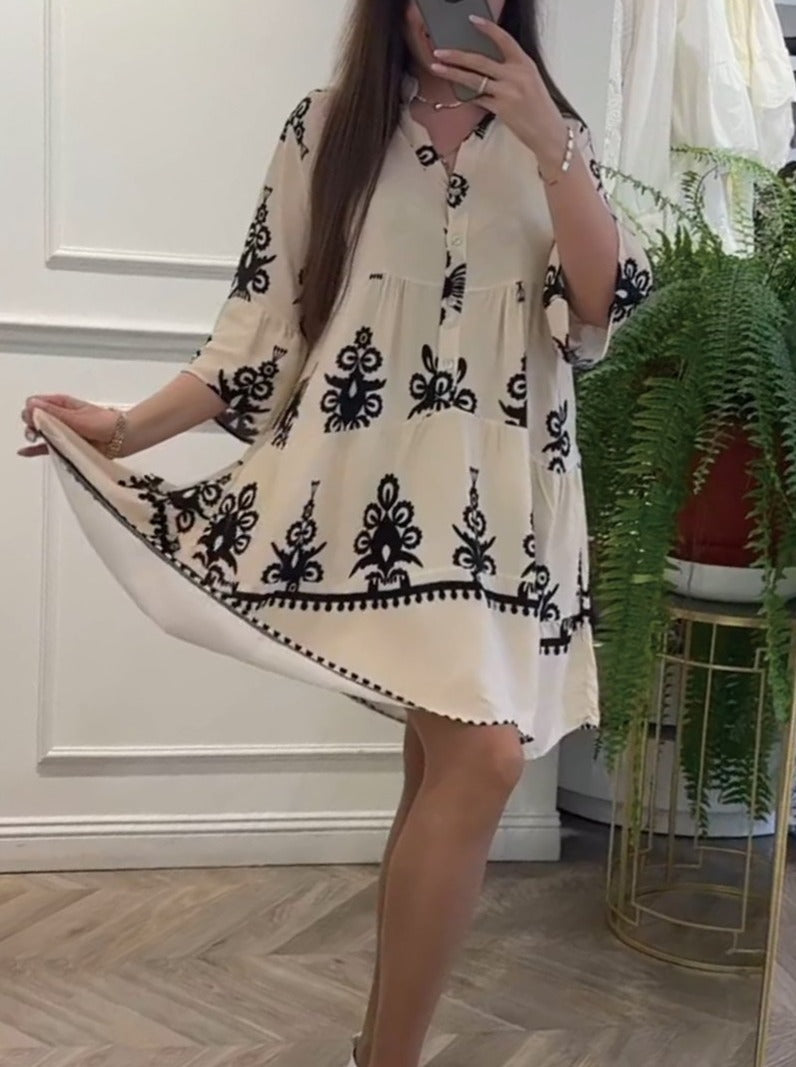 Classic Vintage Dress with a Flattering Fit