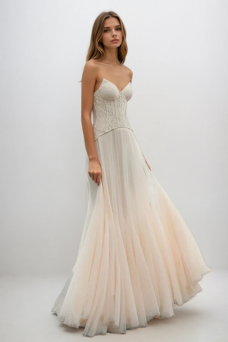 Well Tailored Dress with a Graceful Silhouette