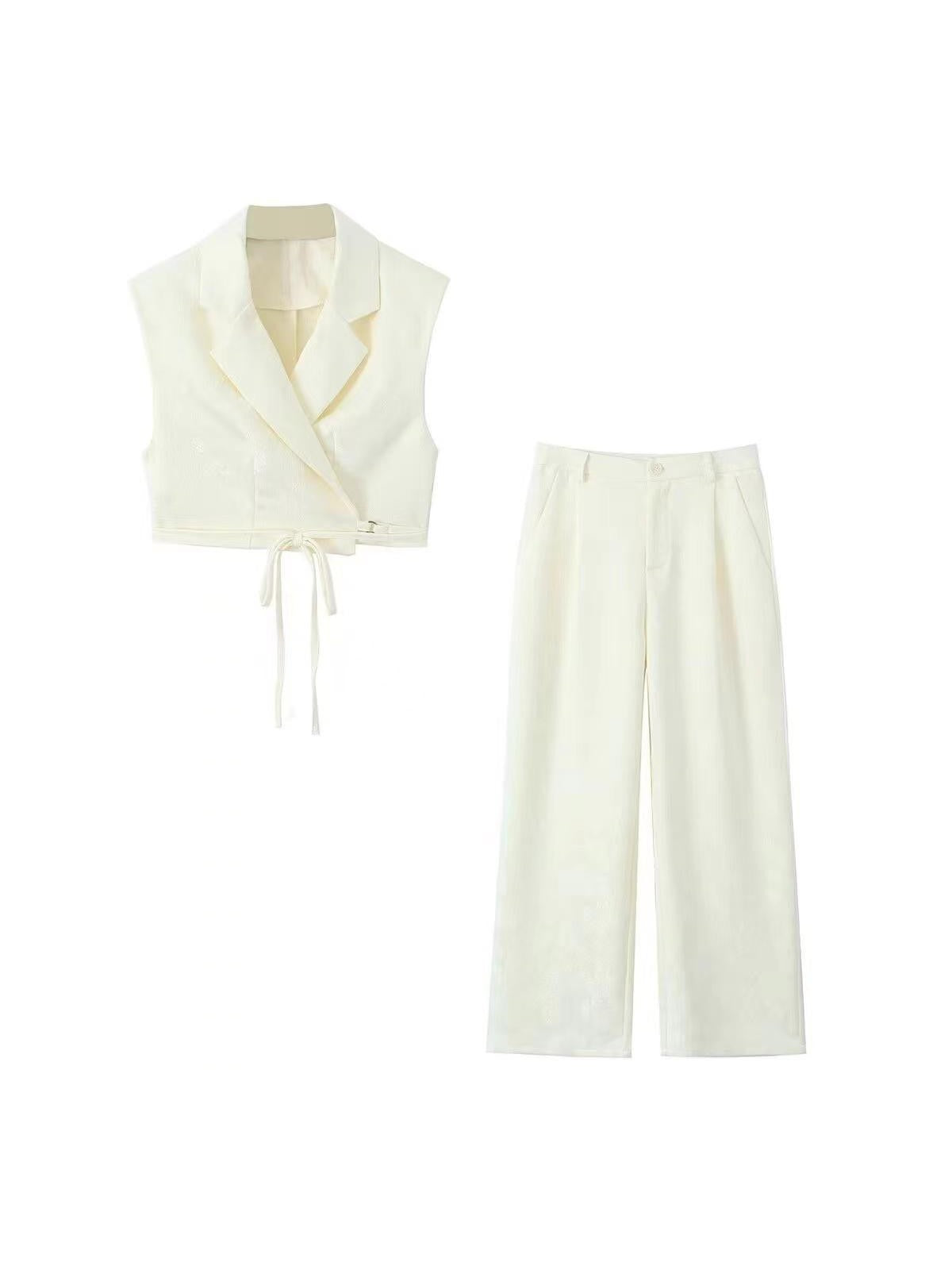 Effortlessly Elegant Pants with a Timeless Design