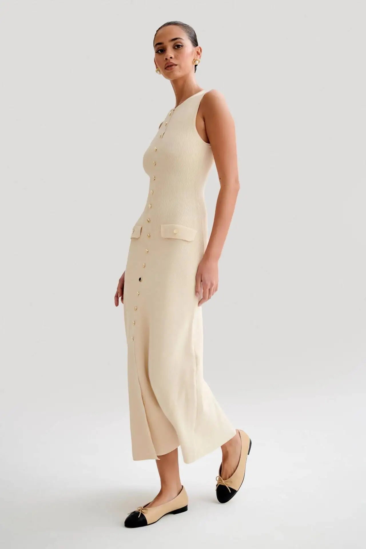 Well Tailored Dress with a Graceful Silhouette