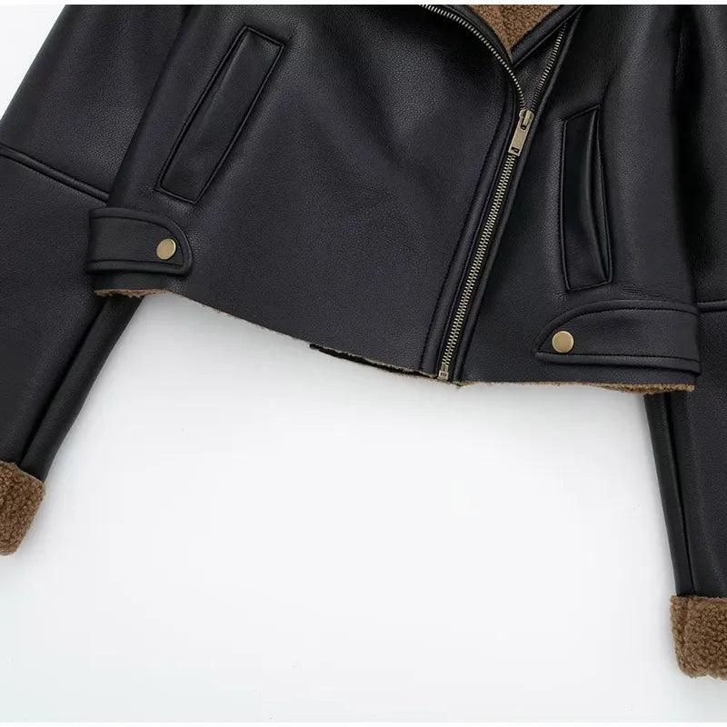 Effortlessly Elegant Jacket with a Timeless Design