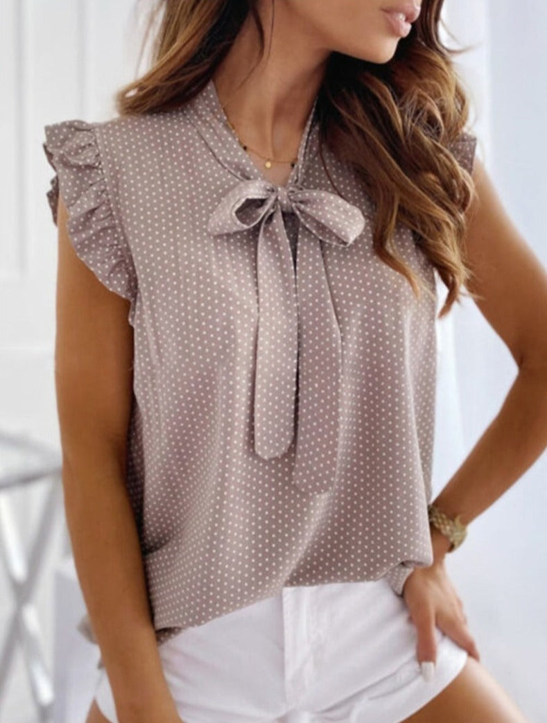 Well Tailored Blouse with a Graceful Silhouette