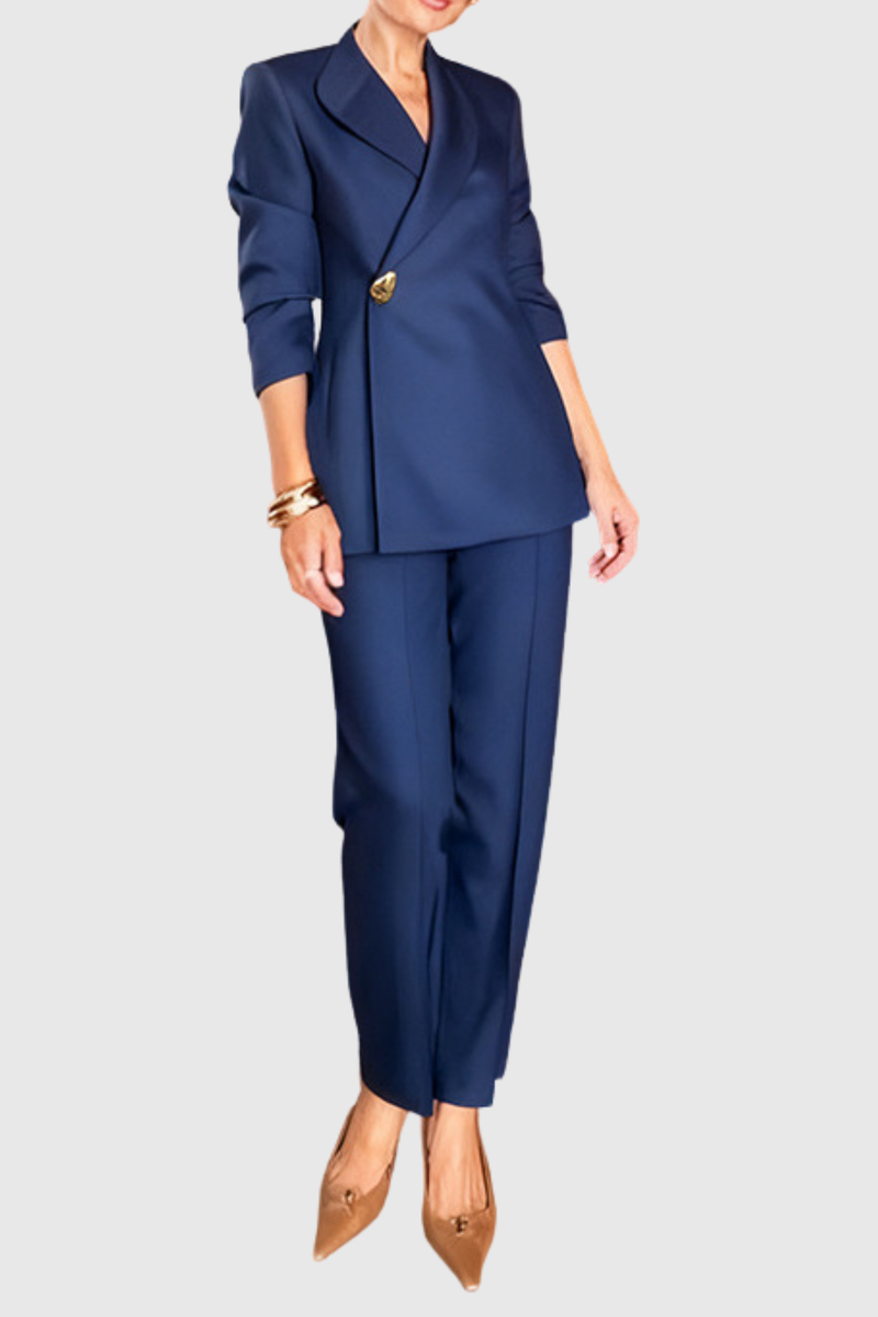 Effortlessly Elegant Pants with a Timeless Design