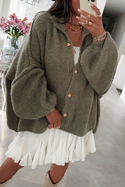 Effortlessly Elegant Cardigan with a Timeless Design