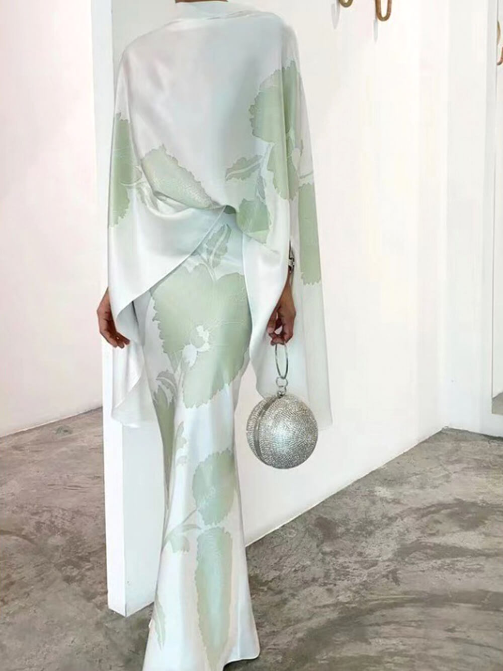 Well Tailored Garment with a Graceful Silhouette