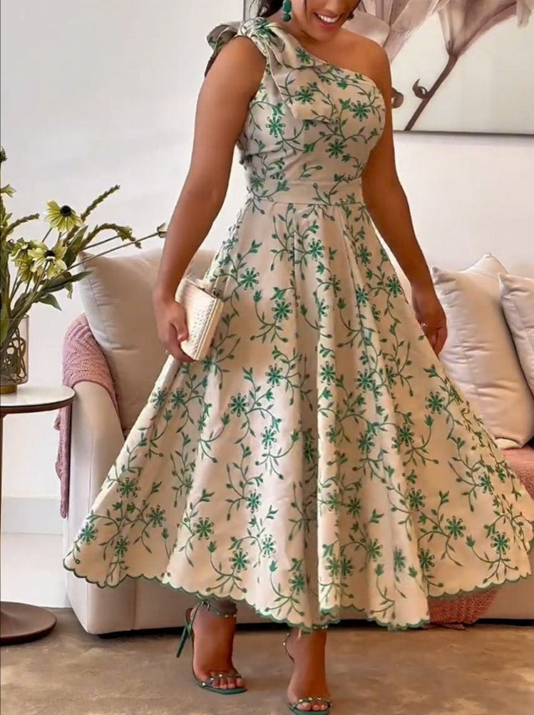 Classic Vintage Dress with a Flattering Fit
