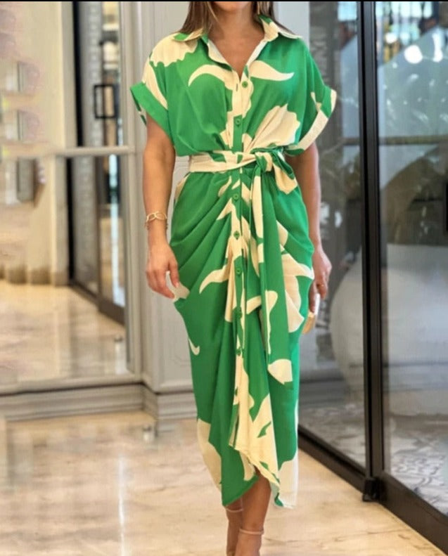 Classic Vintage Dress with a Flattering Fit