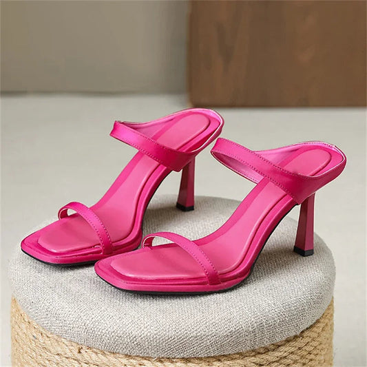 Effortlessly Elegant Heels with a Timeless Design
