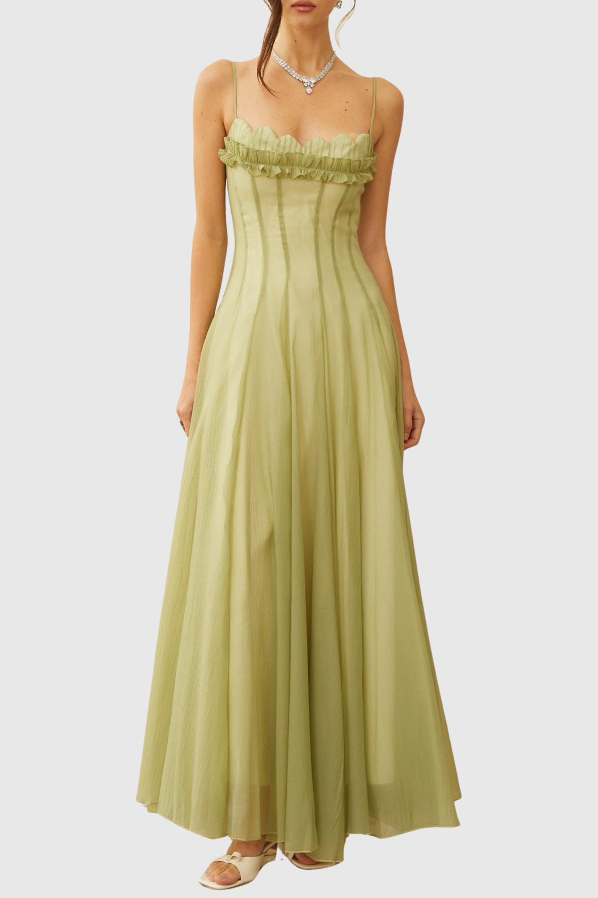 Well Tailored Dress with a Graceful Silhouette