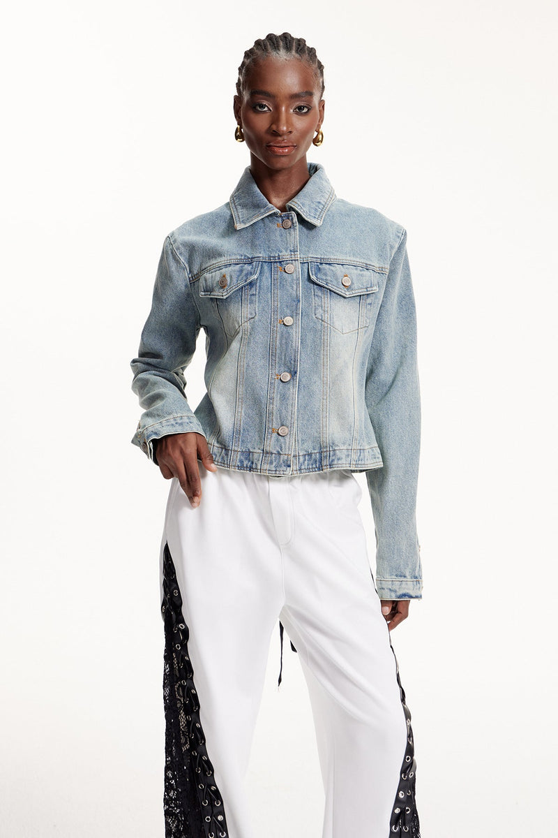 Effortlessly Elegant Jacket with a Timeless Design