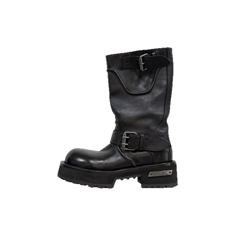 Effortlessly Elegant Boots with a Timeless Design