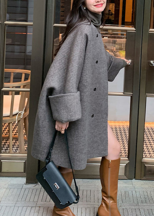 Well Tailored Coat with a Graceful Silhouette