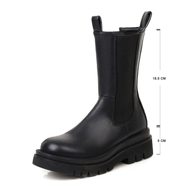 Well Tailored Boots with a Graceful Silhouette