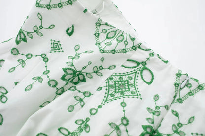 Well Tailored Blouse with a Graceful Silhouette