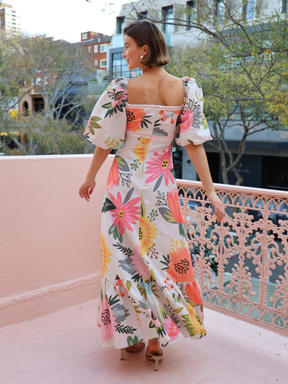 Classic Vintage Dress with a Flattering Fit