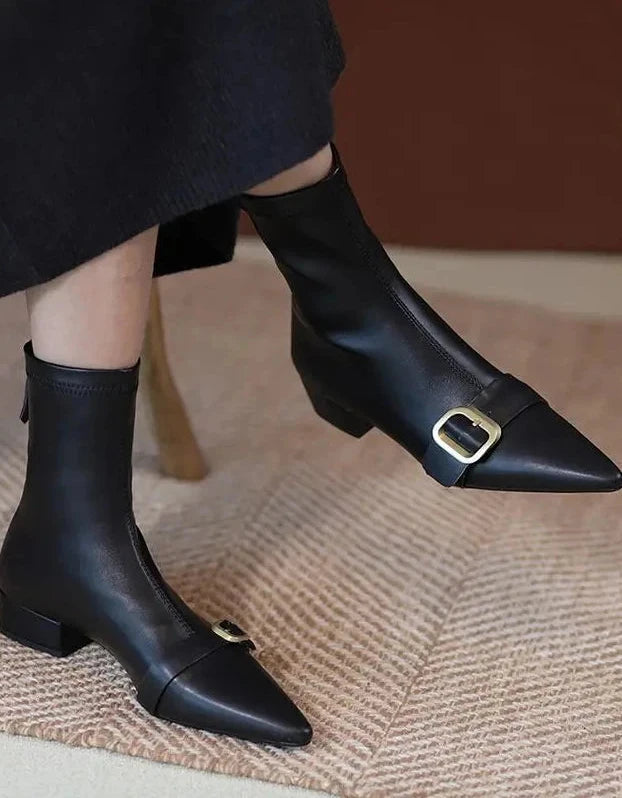 Effortlessly Elegant Boots with a Timeless Design