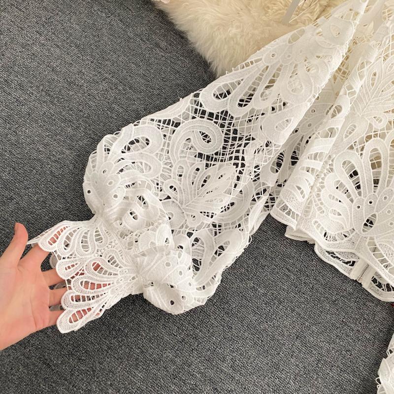 Sophisticated Blouse with a Clean Classic Look