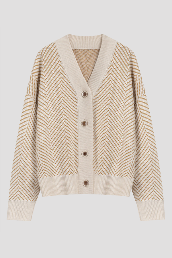 Effortlessly Elegant Sweater with a Timeless Design