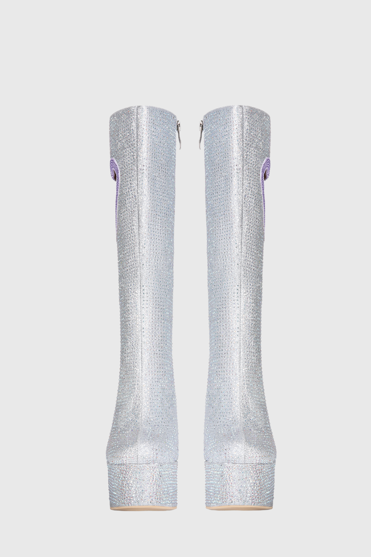 Effortlessly Elegant Boots with a Timeless Design