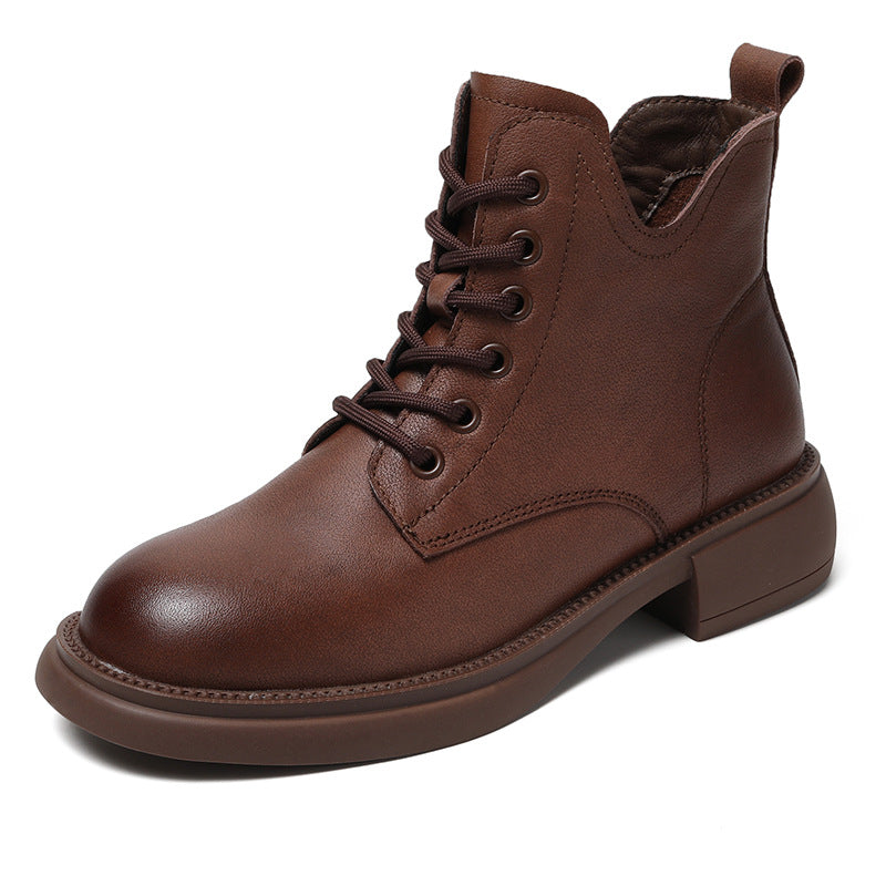 Effortlessly Elegant Boots with a Timeless Design