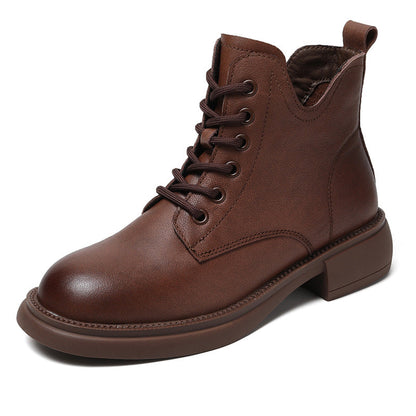 Effortlessly Elegant Boots with a Timeless Design
