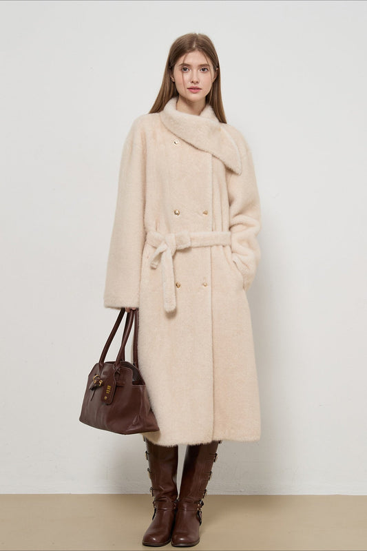 Effortlessly Elegant Coat with a Timeless Design