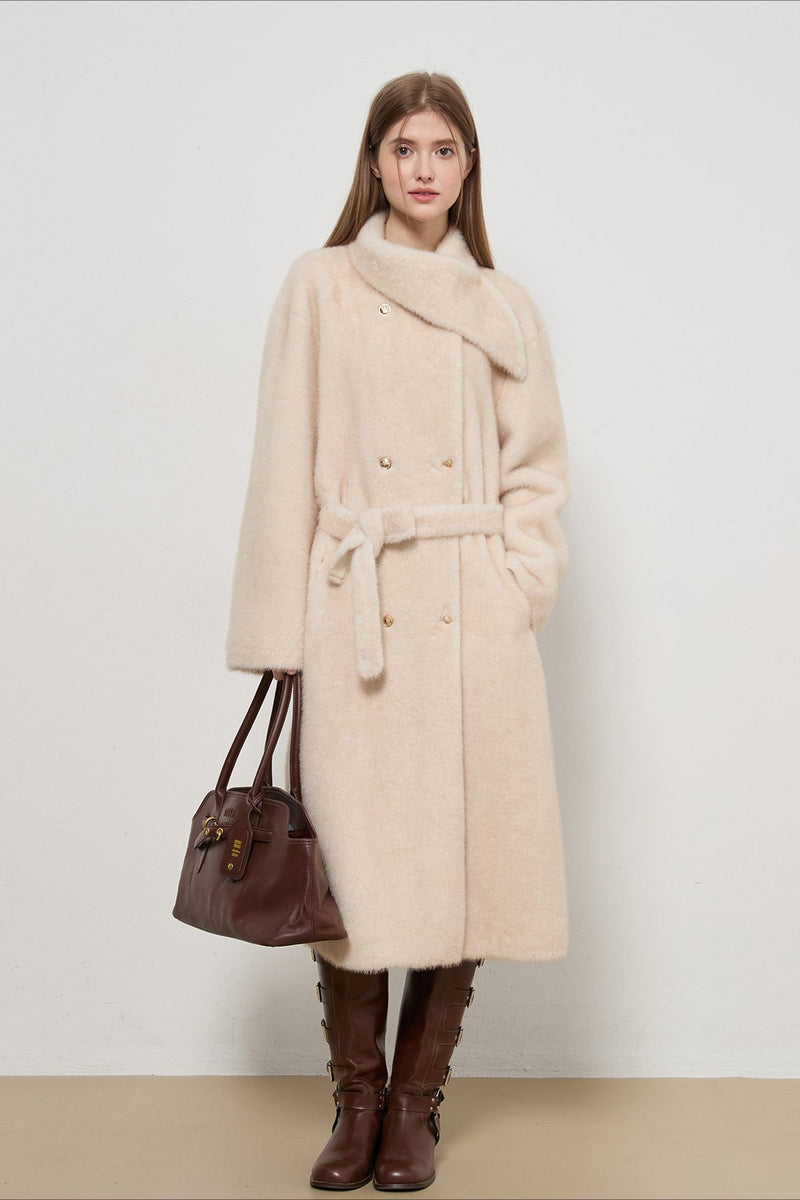 Effortlessly Elegant Coat with a Timeless Design