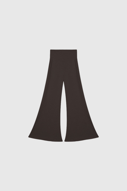 Classic Vintage Pants with a Flattering Fit
