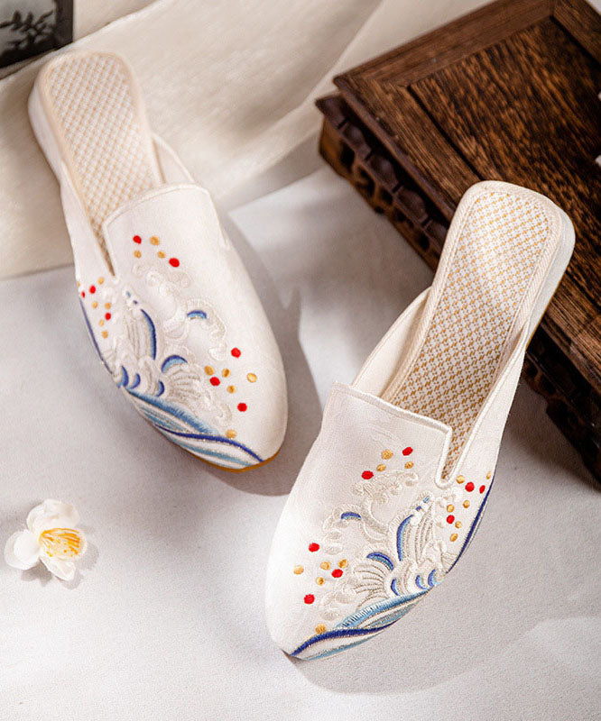 Effortlessly Elegant Sandals with a Timeless Design