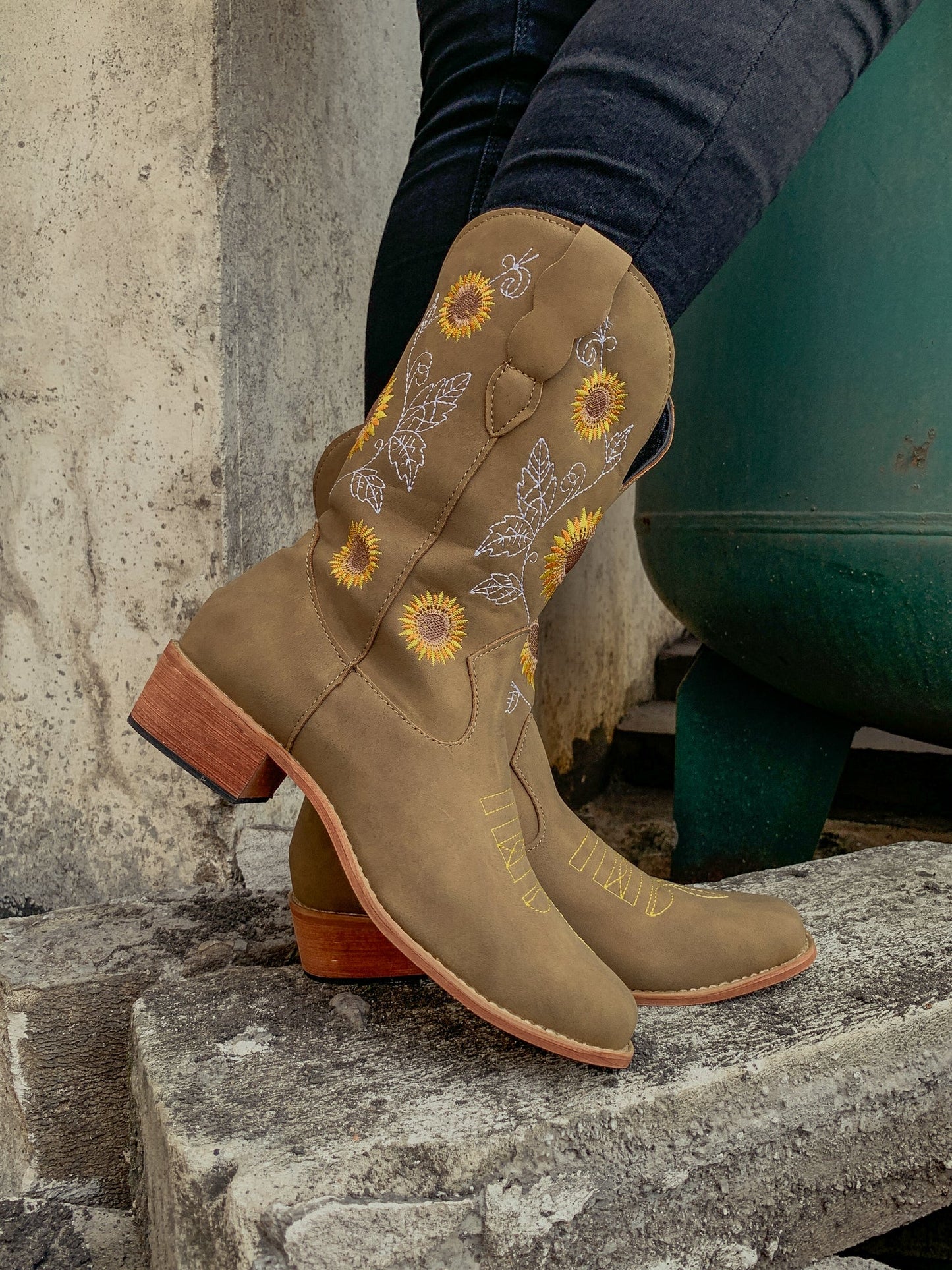 Elegantly Styled Boots for Everyday Wear